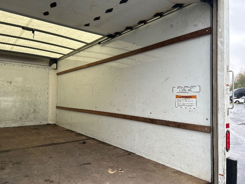 Light Duty Box Truck-Light and Medium Duty Trucks-GMC-2023-Savana G33903-Middlefield-OH-110,318\n\t\tmiles-$ 31,250 - Image 11