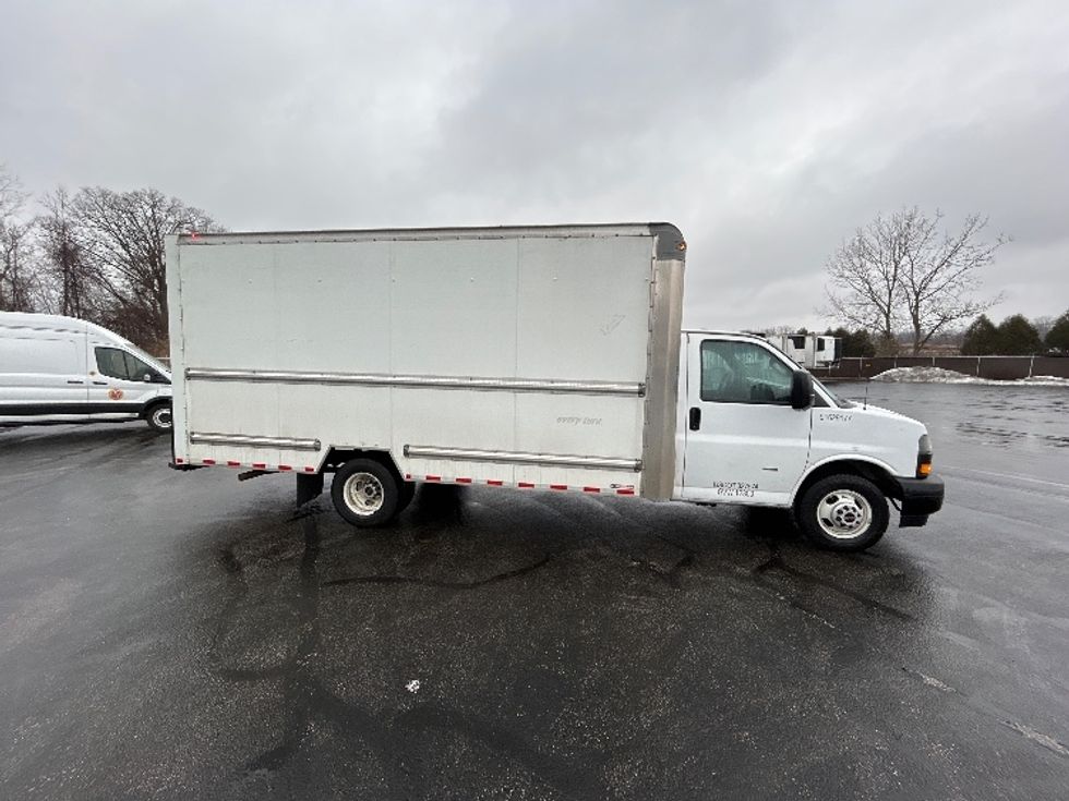 Light Duty Box Truck-Light and Medium Duty Trucks-GMC-2023-Savana G33903-Middlefield-OH-110,318\n\t\tmiles-$ 31,250 - Image 14