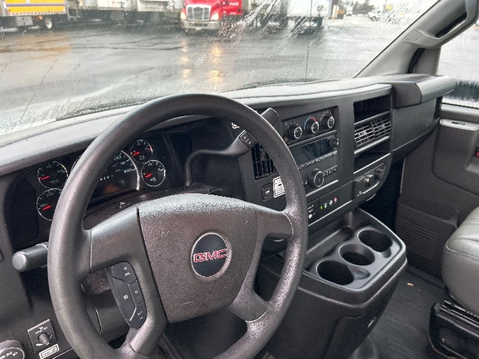 Light Duty Box Truck-Light and Medium Duty Trucks-GMC-2023-Savana G33903-Middlefield-OH-110,318\n\t\tmiles-$ 31,250 - Image 17