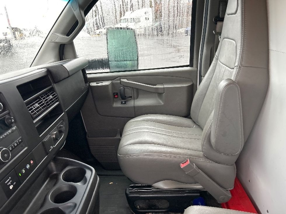 Light Duty Box Truck-Light and Medium Duty Trucks-GMC-2023-Savana G33903-Middlefield-OH-110,318\n\t\tmiles-$ 31,250 - Image 18