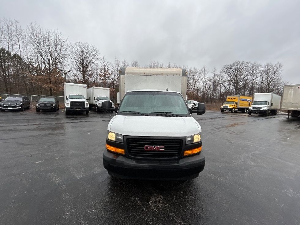 Light Duty Box Truck-Light and Medium Duty Trucks-GMC-2023-Savana G33903-Middlefield-OH-110,318\n\t\tmiles-$ 31,250 - Image 2