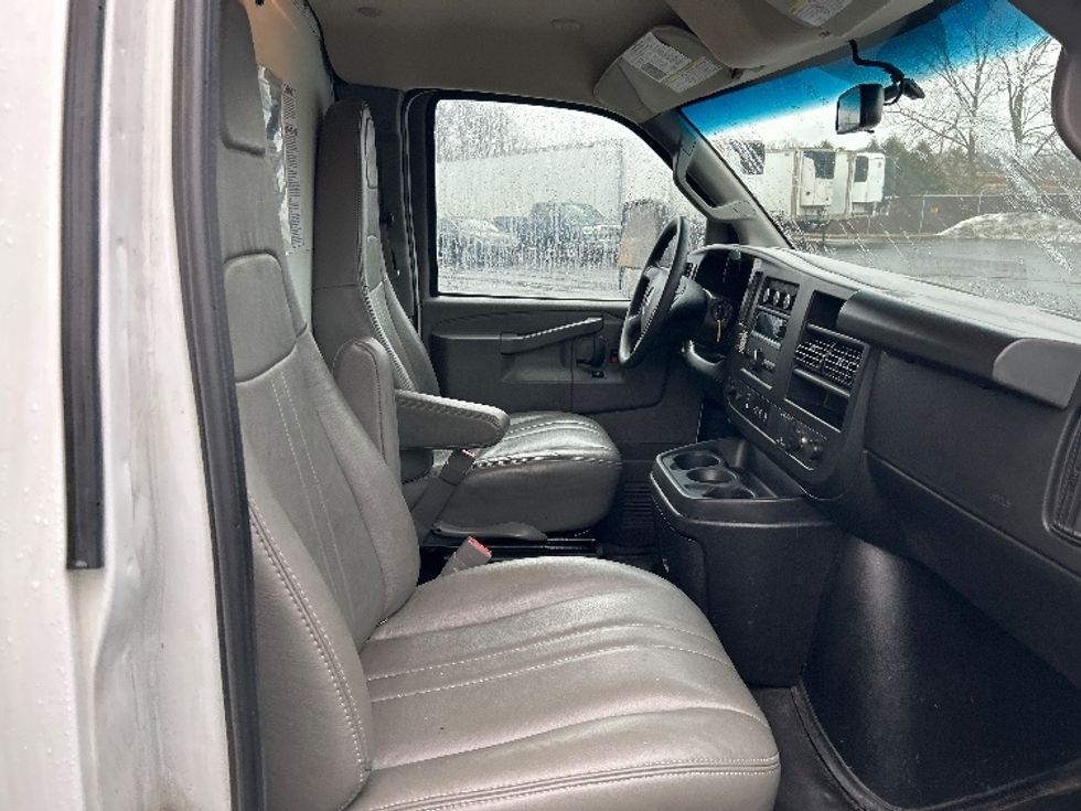 Light Duty Box Truck-Light and Medium Duty Trucks-GMC-2023-Savana G33903-Middlefield-OH-110,318\n\t\tmiles-$ 31,250 - Image 21
