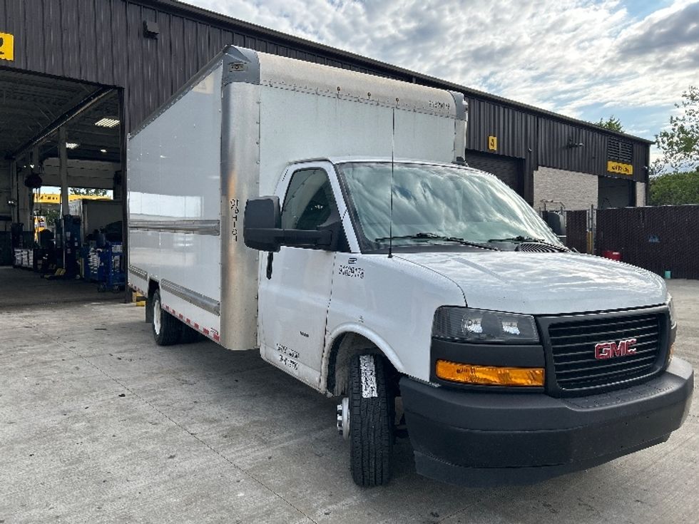 Light Duty Box Truck-Light and Medium Duty Trucks-GMC-2023-Savana G33903-Middlefield-OH-124,100\n\t\tmiles-$ 27,000 - Image 1