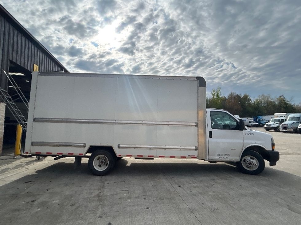 Light Duty Box Truck-Light and Medium Duty Trucks-GMC-2023-Savana G33903-Middlefield-OH-124,100\n\t\tmiles-$ 27,000 - Image 15
