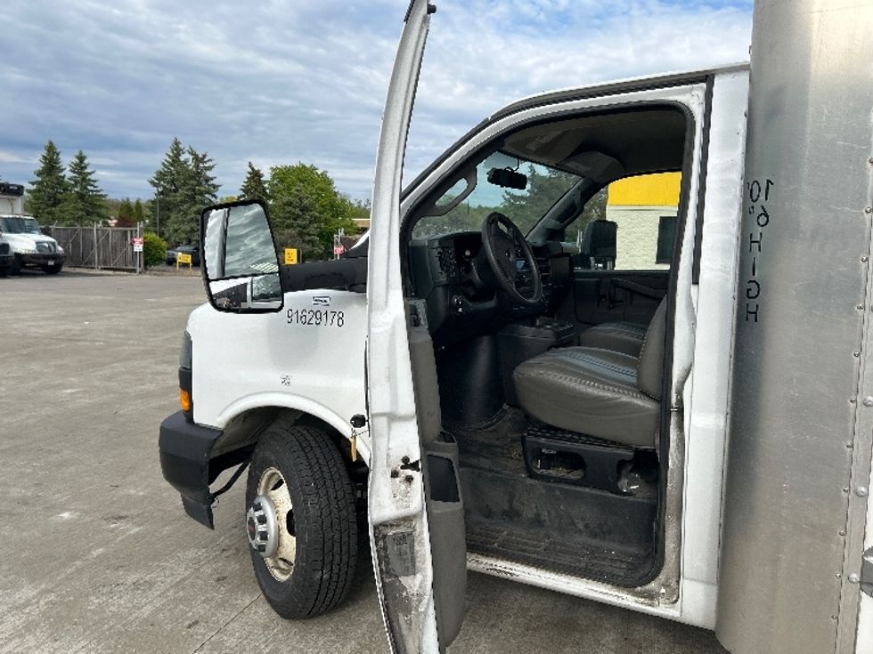 Light Duty Box Truck-Light and Medium Duty Trucks-GMC-2023-Savana G33903-Middlefield-OH-124,100\n\t\tmiles-$ 27,000 - Image 16