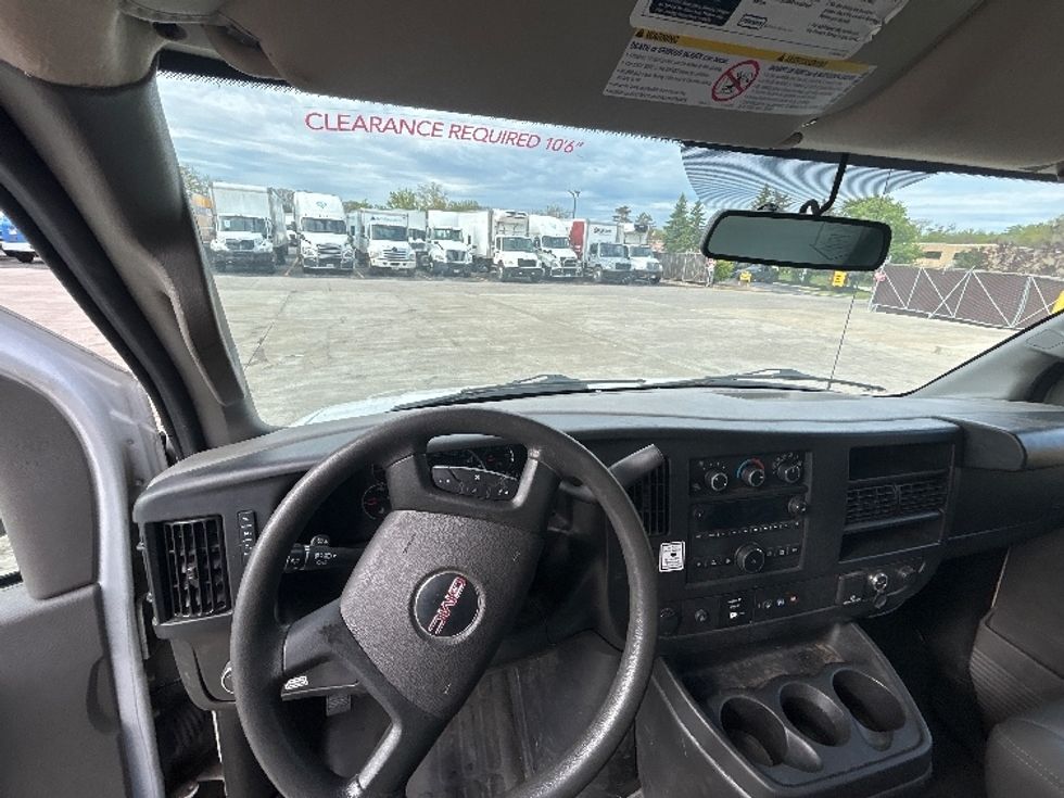 Light Duty Box Truck-Light and Medium Duty Trucks-GMC-2023-Savana G33903-Middlefield-OH-124,100\n\t\tmiles-$ 27,000 - Image 17