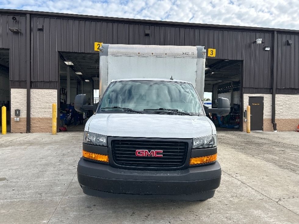 Light Duty Box Truck-Light and Medium Duty Trucks-GMC-2023-Savana G33903-Middlefield-OH-124,100\n\t\tmiles-$ 27,000 - Image 2