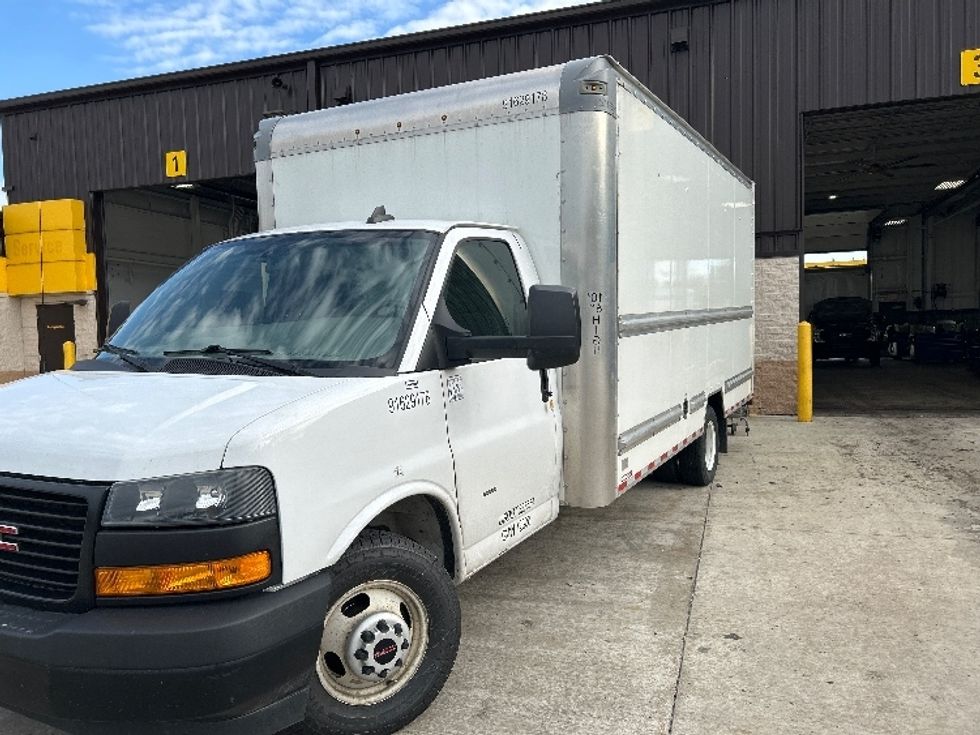 Light Duty Box Truck-Light and Medium Duty Trucks-GMC-2023-Savana G33903-Middlefield-OH-124,100\n\t\tmiles-$ 27,000 - Image 3