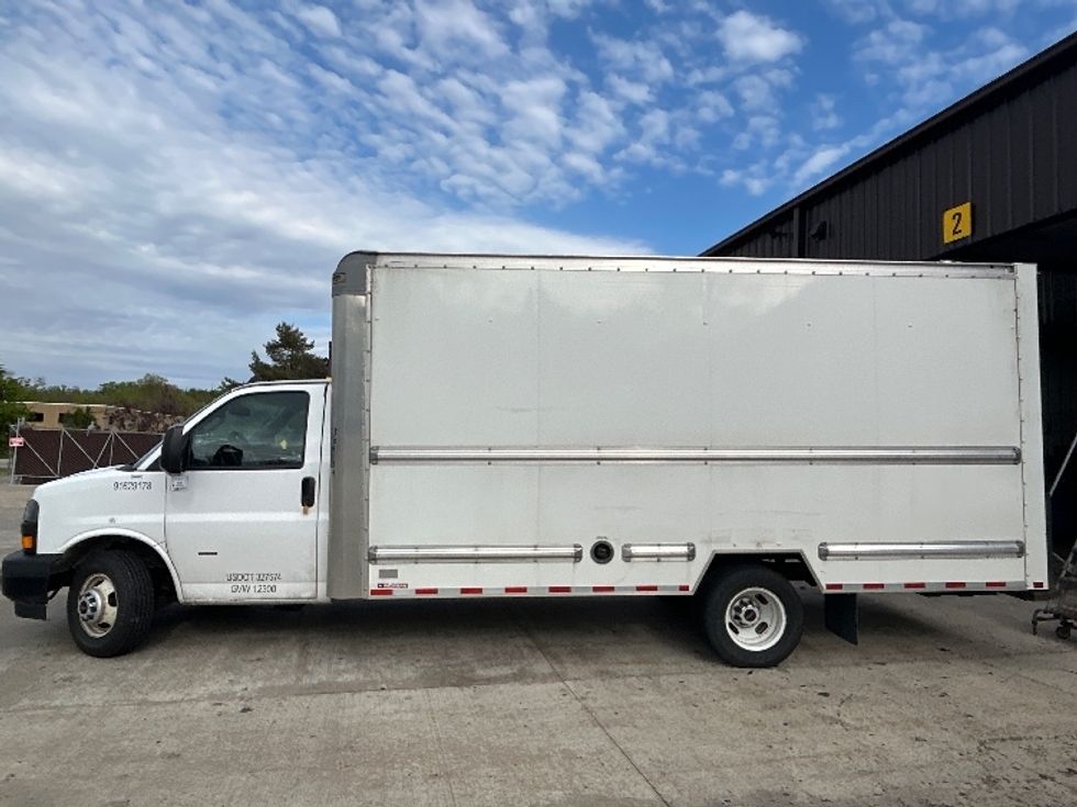 Light Duty Box Truck-Light and Medium Duty Trucks-GMC-2023-Savana G33903-Middlefield-OH-124,100\n\t\tmiles-$ 27,000 - Image 4