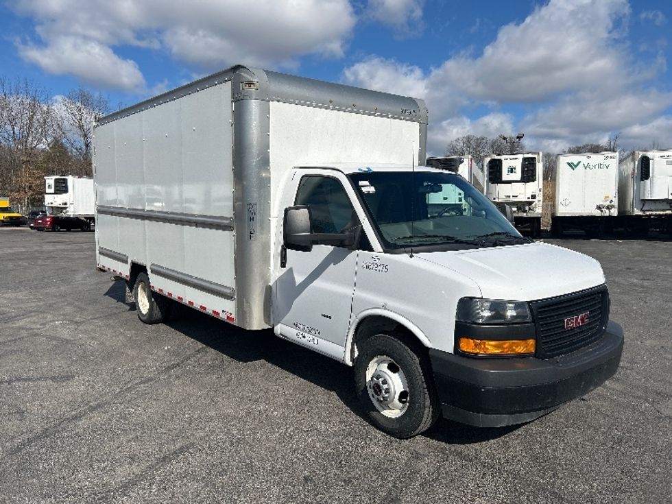 Light Duty Box Truck-Light and Medium Duty Trucks-GMC-2023-Savana G33903-Middlefield-OH-127,073\n\t\tmiles-$ 28,500 - Image 1
