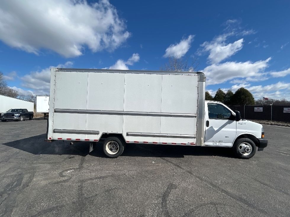 Light Duty Box Truck-Light and Medium Duty Trucks-GMC-2023-Savana G33903-Middlefield-OH-127,073\n\t\tmiles-$ 28,500 - Image 14