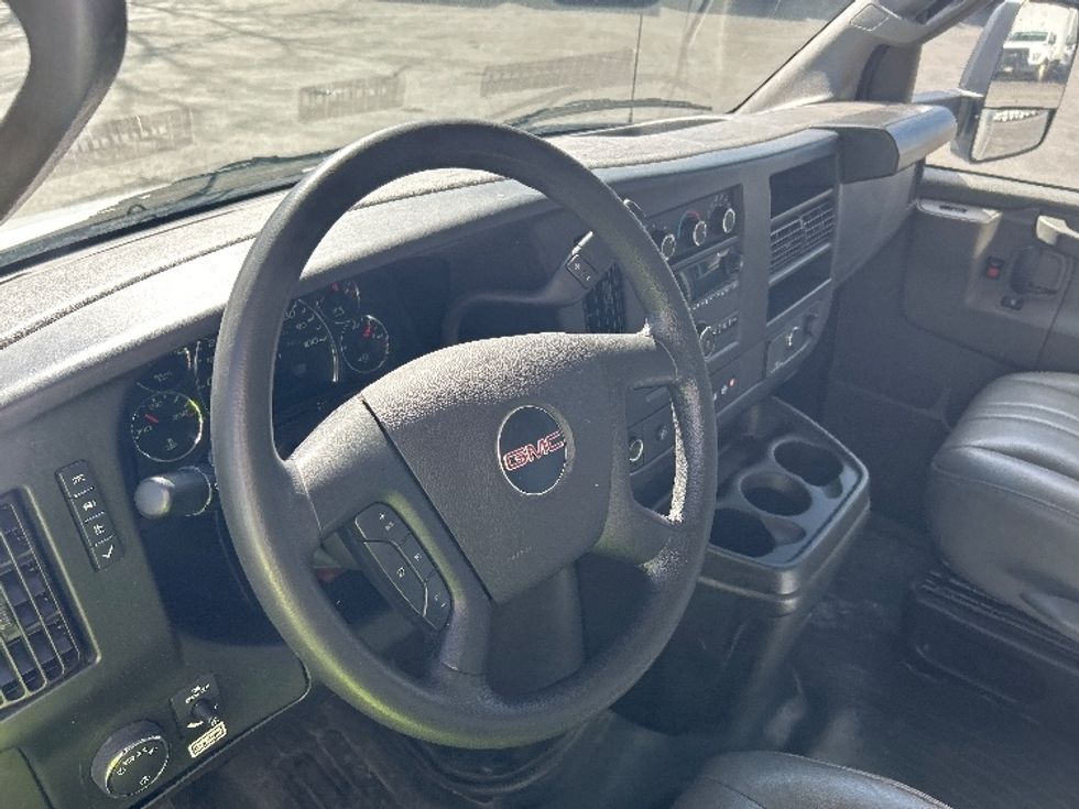 Light Duty Box Truck-Light and Medium Duty Trucks-GMC-2023-Savana G33903-Middlefield-OH-127,073\n\t\tmiles-$ 28,500 - Image 16