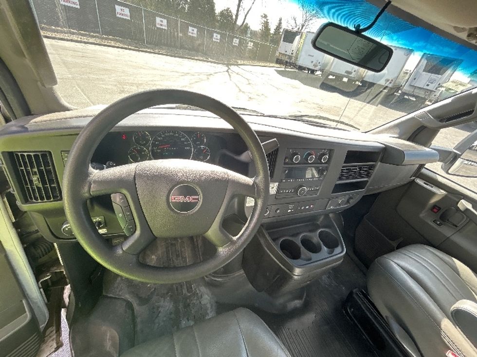 Light Duty Box Truck-Light and Medium Duty Trucks-GMC-2023-Savana G33903-Middlefield-OH-127,073\n\t\tmiles-$ 28,500 - Image 17