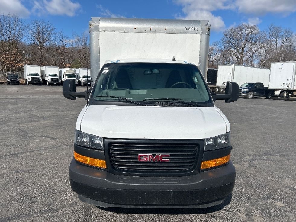 Light Duty Box Truck-Light and Medium Duty Trucks-GMC-2023-Savana G33903-Middlefield-OH-127,073\n\t\tmiles-$ 28,500 - Image 2