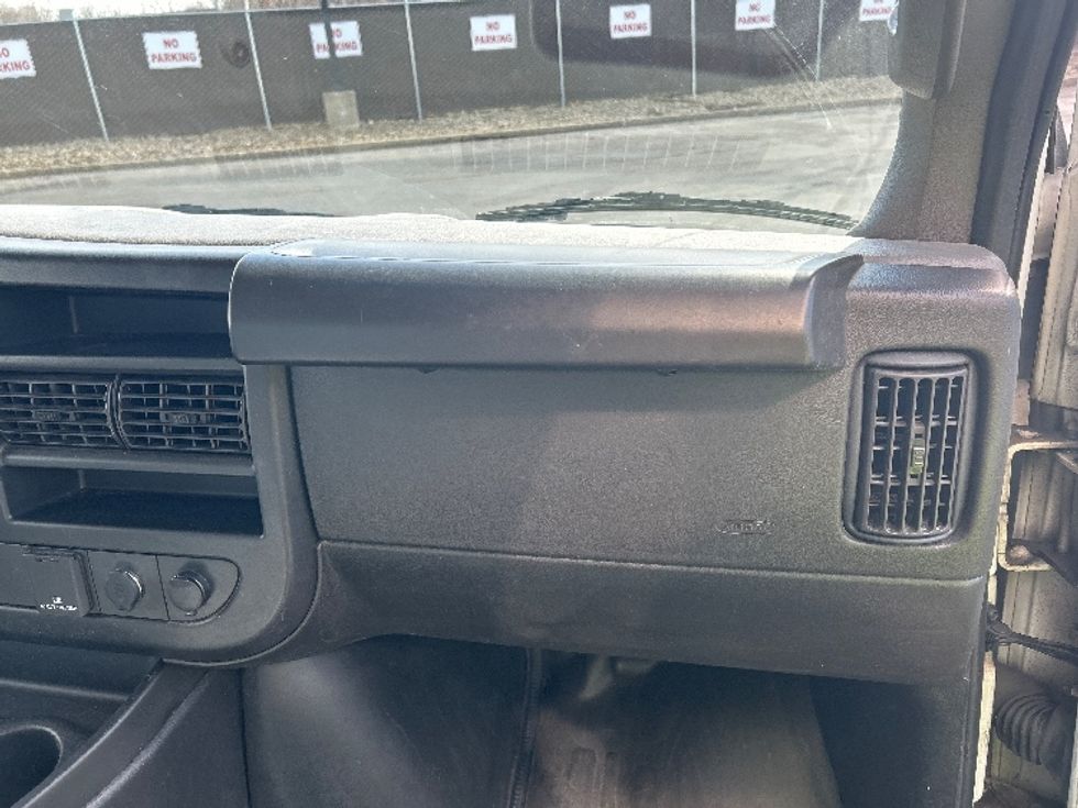 Light Duty Box Truck-Light and Medium Duty Trucks-GMC-2023-Savana G33903-Middlefield-OH-127,073\n\t\tmiles-$ 28,500 - Image 20