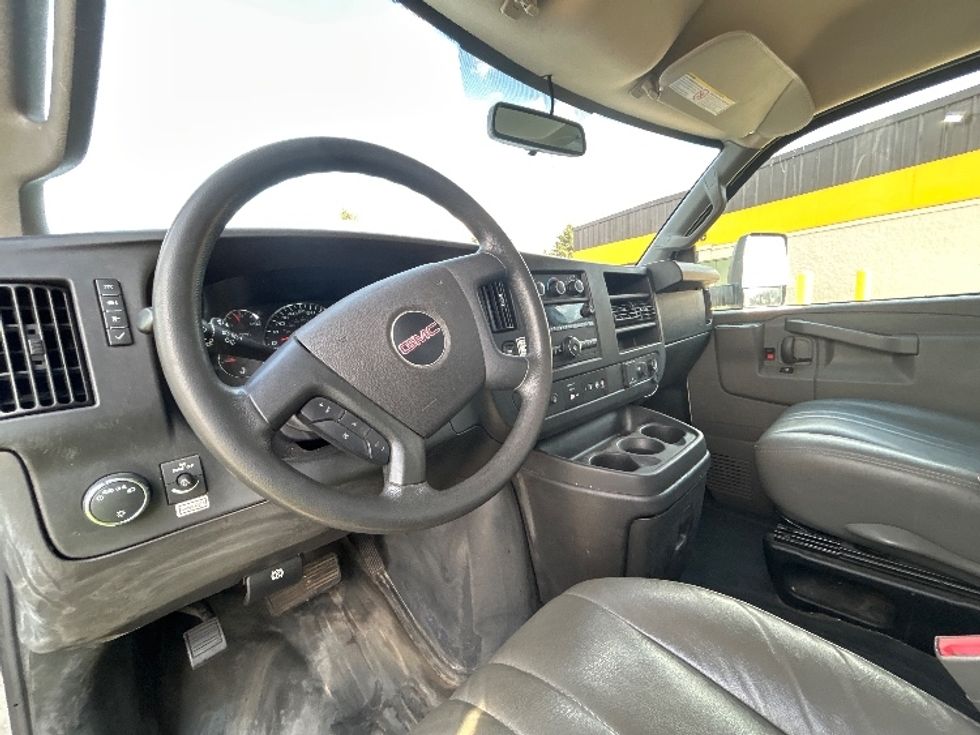 Light Duty Box Truck-Light and Medium Duty Trucks-GMC-2023-Savana G33903-Middlefield-OH-132,365\n\t\tmiles-$ 28,750 - Image 17
