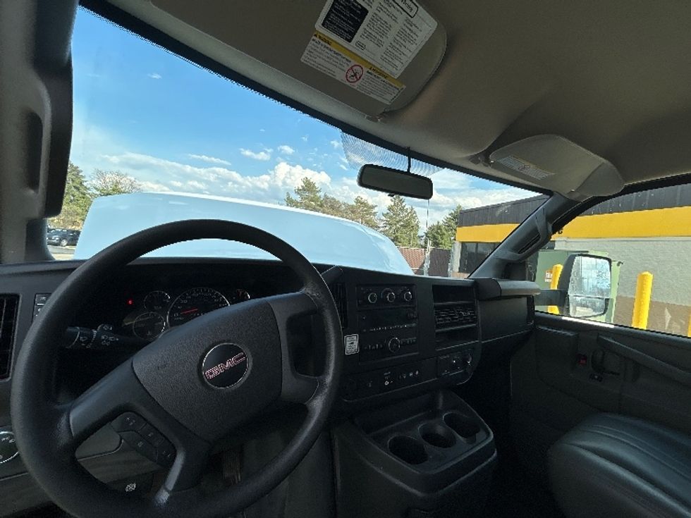 Light Duty Box Truck-Light and Medium Duty Trucks-GMC-2023-Savana G33903-Middlefield-OH-132,365\n\t\tmiles-$ 28,750 - Image 18