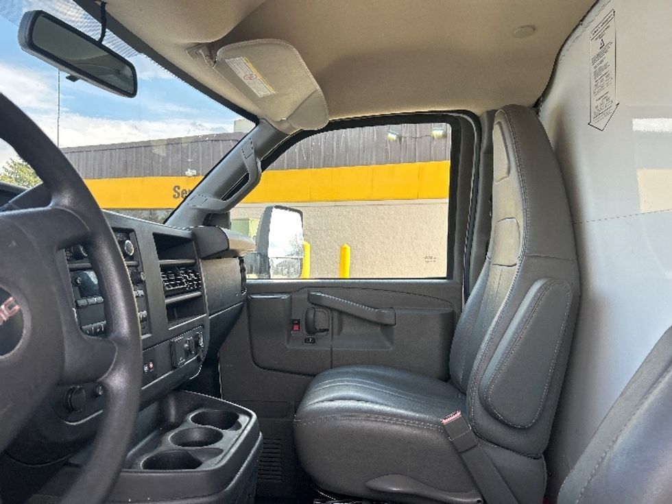 Light Duty Box Truck-Light and Medium Duty Trucks-GMC-2023-Savana G33903-Middlefield-OH-132,365\n\t\tmiles-$ 28,750 - Image 19
