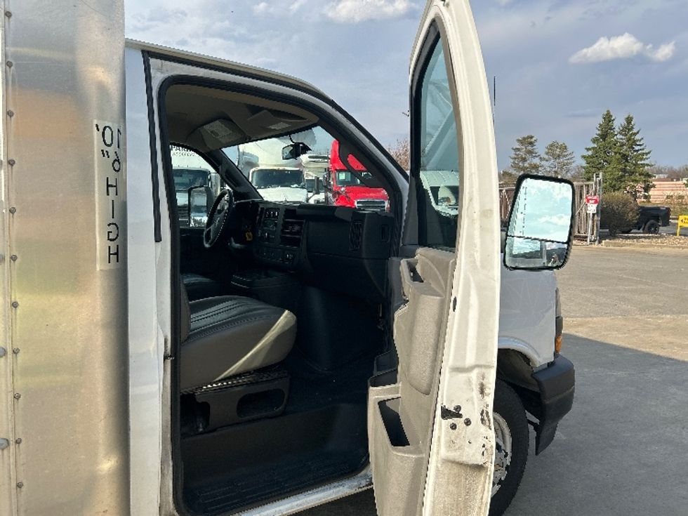 Light Duty Box Truck-Light and Medium Duty Trucks-GMC-2023-Savana G33903-Middlefield-OH-132,365\n\t\tmiles-$ 28,750 - Image 20