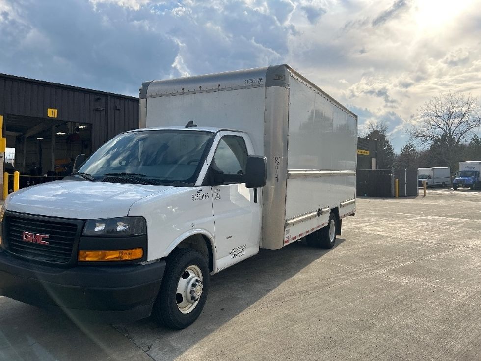 Light Duty Box Truck-Light and Medium Duty Trucks-GMC-2023-Savana G33903-Middlefield-OH-132,365\n\t\tmiles-$ 28,750 - Image 3