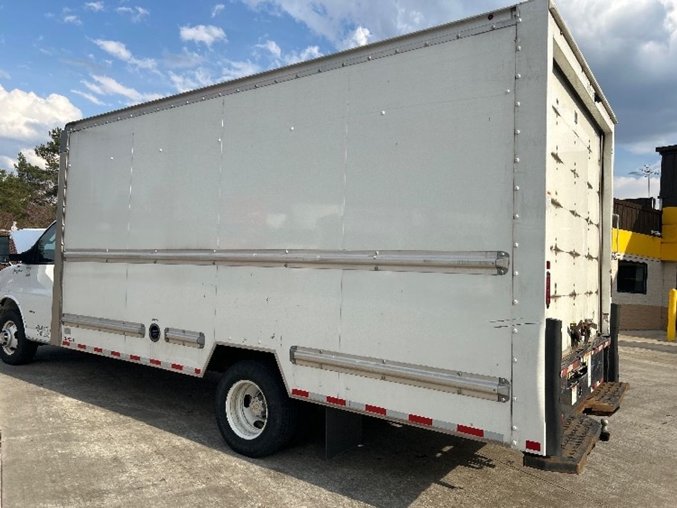 Light Duty Box Truck-Light and Medium Duty Trucks-GMC-2023-Savana G33903-Middlefield-OH-132,365\n\t\tmiles-$ 28,750 - Image 6