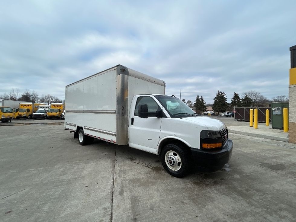 Light Duty Box Truck-Light and Medium Duty Trucks-GMC-2023-Savana G33903-Middlefield-OH-134,674\n\t\tmiles-$ 27,250 - Image 1