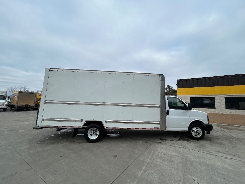 Light Duty Box Truck-Light and Medium Duty Trucks-GMC-2023-Savana G33903-Middlefield-OH-134,674\n\t\tmiles-$ 27,250 - Image 15