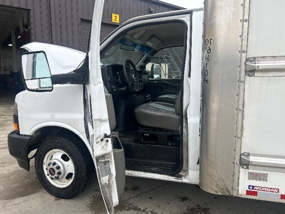 Light Duty Box Truck-Light and Medium Duty Trucks-GMC-2023-Savana G33903-Middlefield-OH-134,674\n\t\tmiles-$ 27,250 - Image 16
