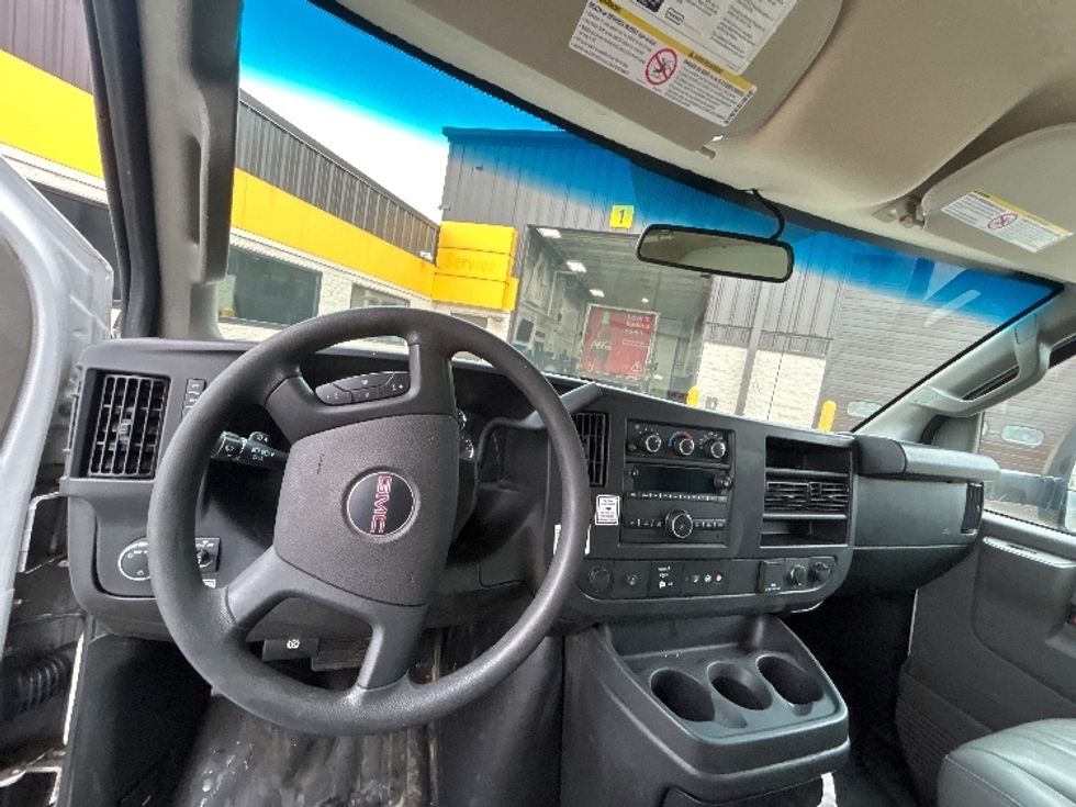 Light Duty Box Truck-Light and Medium Duty Trucks-GMC-2023-Savana G33903-Middlefield-OH-134,674\n\t\tmiles-$ 27,250 - Image 17