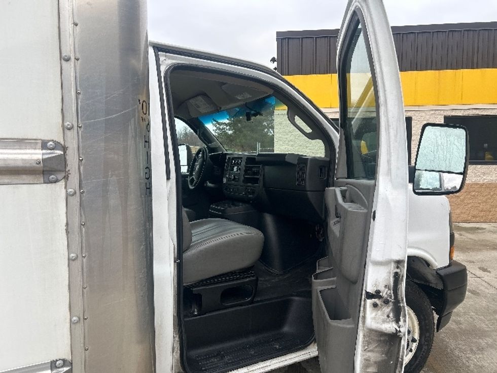 Light Duty Box Truck-Light and Medium Duty Trucks-GMC-2023-Savana G33903-Middlefield-OH-134,674\n\t\tmiles-$ 27,250 - Image 19