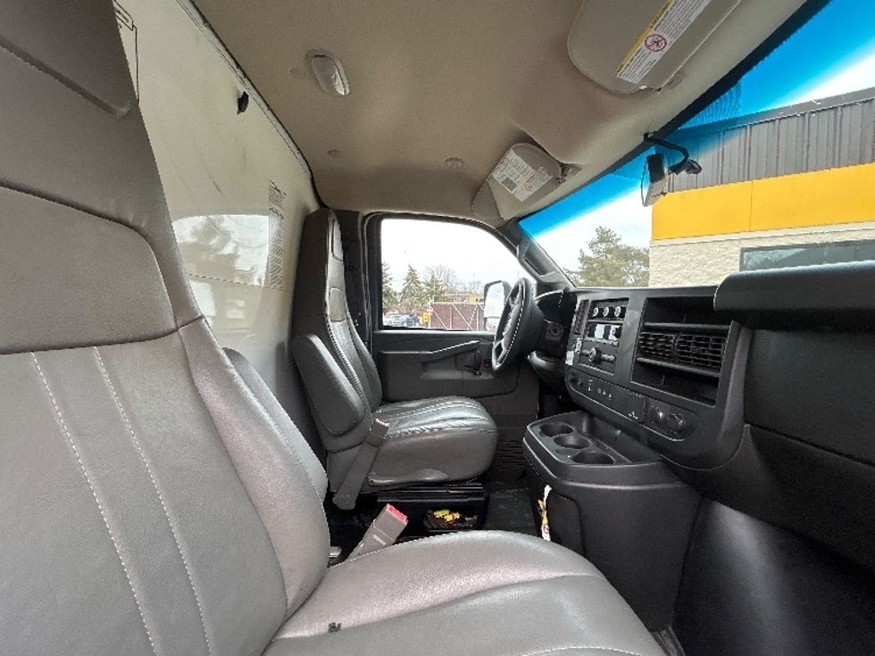 Light Duty Box Truck-Light and Medium Duty Trucks-GMC-2023-Savana G33903-Middlefield-OH-134,674\n\t\tmiles-$ 27,250 - Image 21