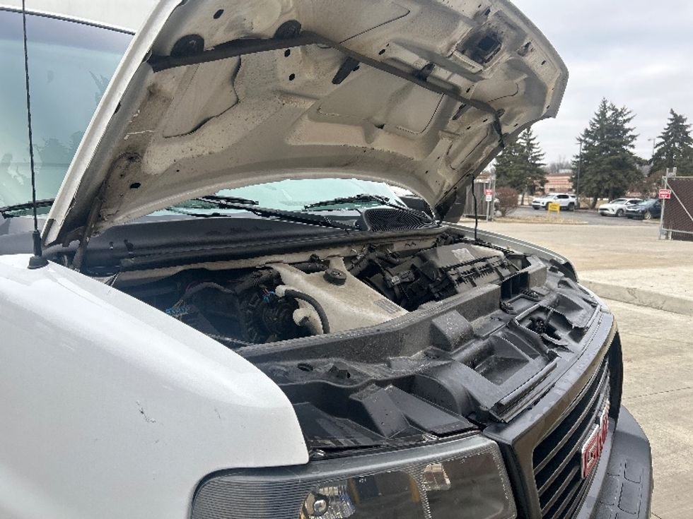 Light Duty Box Truck-Light and Medium Duty Trucks-GMC-2023-Savana G33903-Middlefield-OH-134,674\n\t\tmiles-$ 27,250 - Image 22