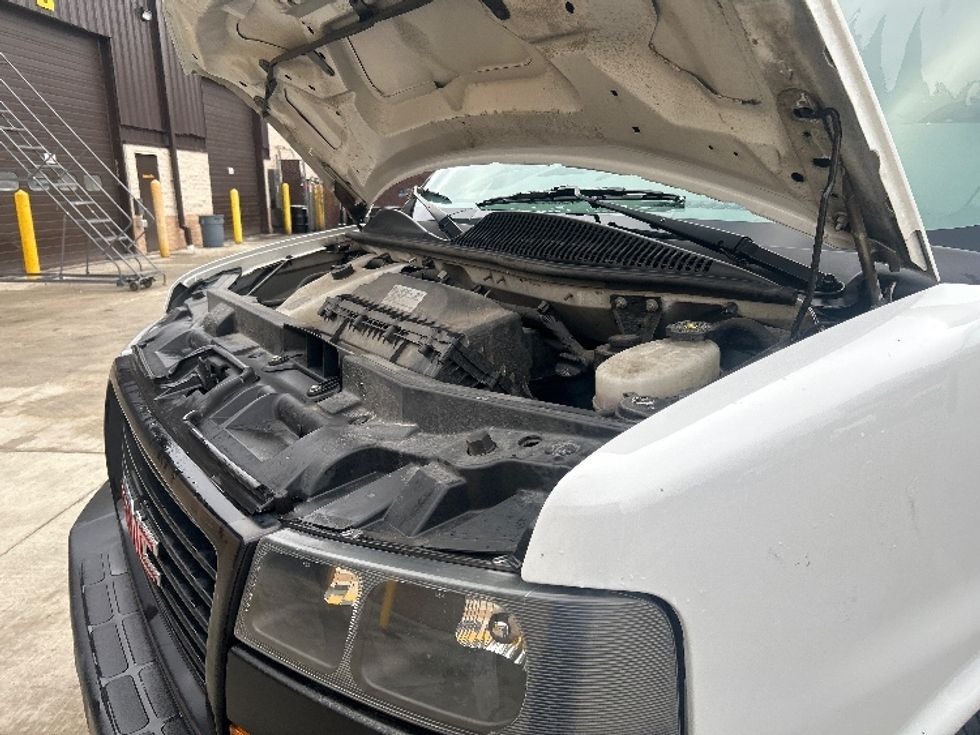 Light Duty Box Truck-Light and Medium Duty Trucks-GMC-2023-Savana G33903-Middlefield-OH-134,674\n\t\tmiles-$ 27,250 - Image 23