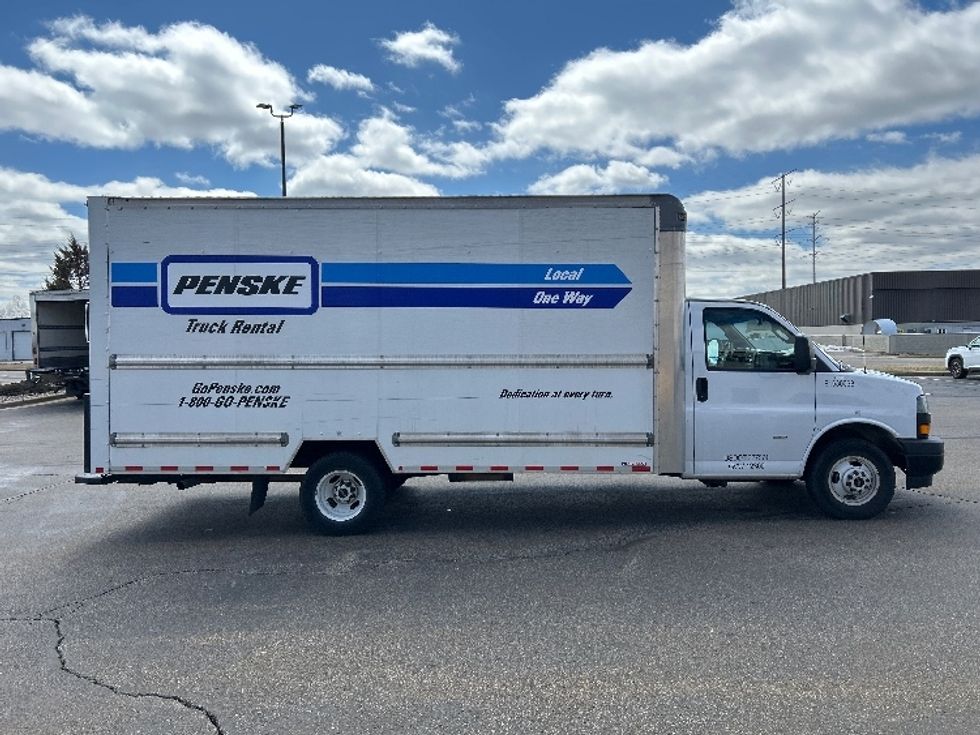 Light Duty Box Truck-Light and Medium Duty Trucks-GMC-2023-Savana G33903-Milwaukee-WI-86,334\n\t\tmiles-$ 37,000 - Image 15