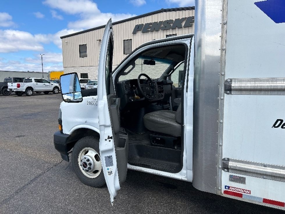 Light Duty Box Truck-Light and Medium Duty Trucks-GMC-2023-Savana G33903-Milwaukee-WI-86,334\n\t\tmiles-$ 37,000 - Image 16