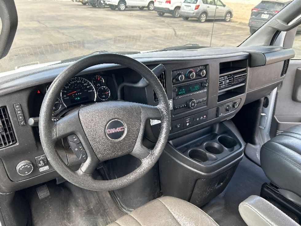 Light Duty Box Truck-Light and Medium Duty Trucks-GMC-2023-Savana G33903-Milwaukee-WI-86,334\n\t\tmiles-$ 37,000 - Image 17