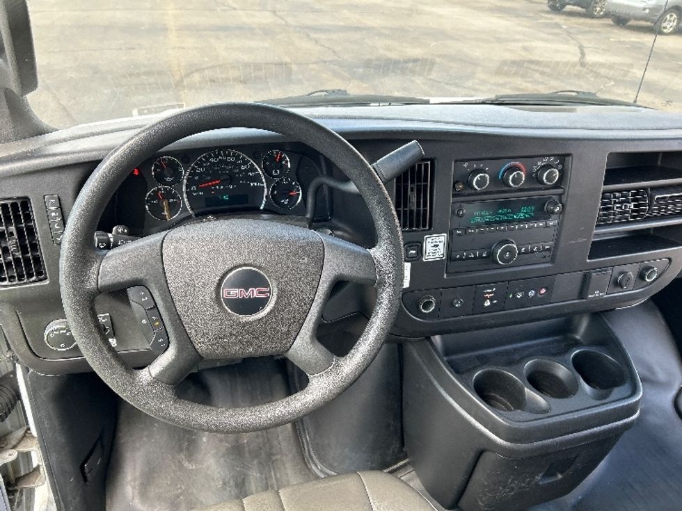 Light Duty Box Truck-Light and Medium Duty Trucks-GMC-2023-Savana G33903-Milwaukee-WI-86,334\n\t\tmiles-$ 37,000 - Image 18