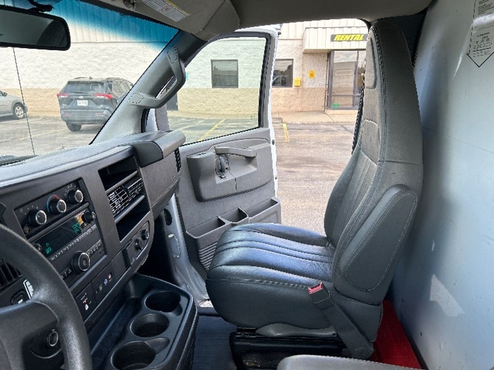 Light Duty Box Truck-Light and Medium Duty Trucks-GMC-2023-Savana G33903-Milwaukee-WI-86,334\n\t\tmiles-$ 37,000 - Image 19