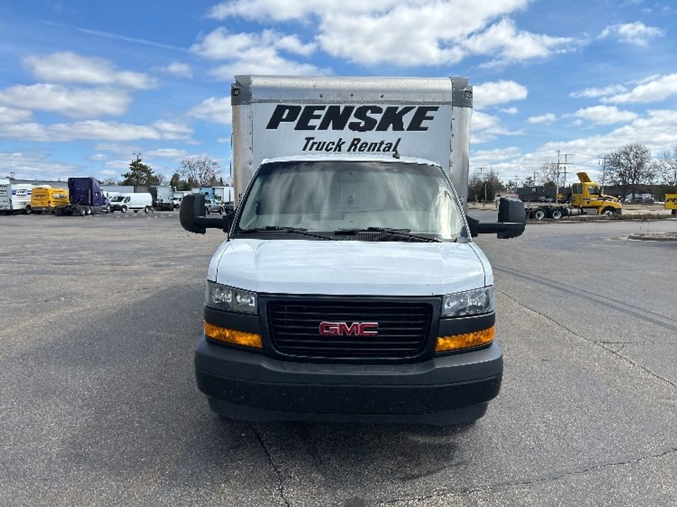 Light Duty Box Truck-Light and Medium Duty Trucks-GMC-2023-Savana G33903-Milwaukee-WI-86,334\n\t\tmiles-$ 37,000 - Image 2