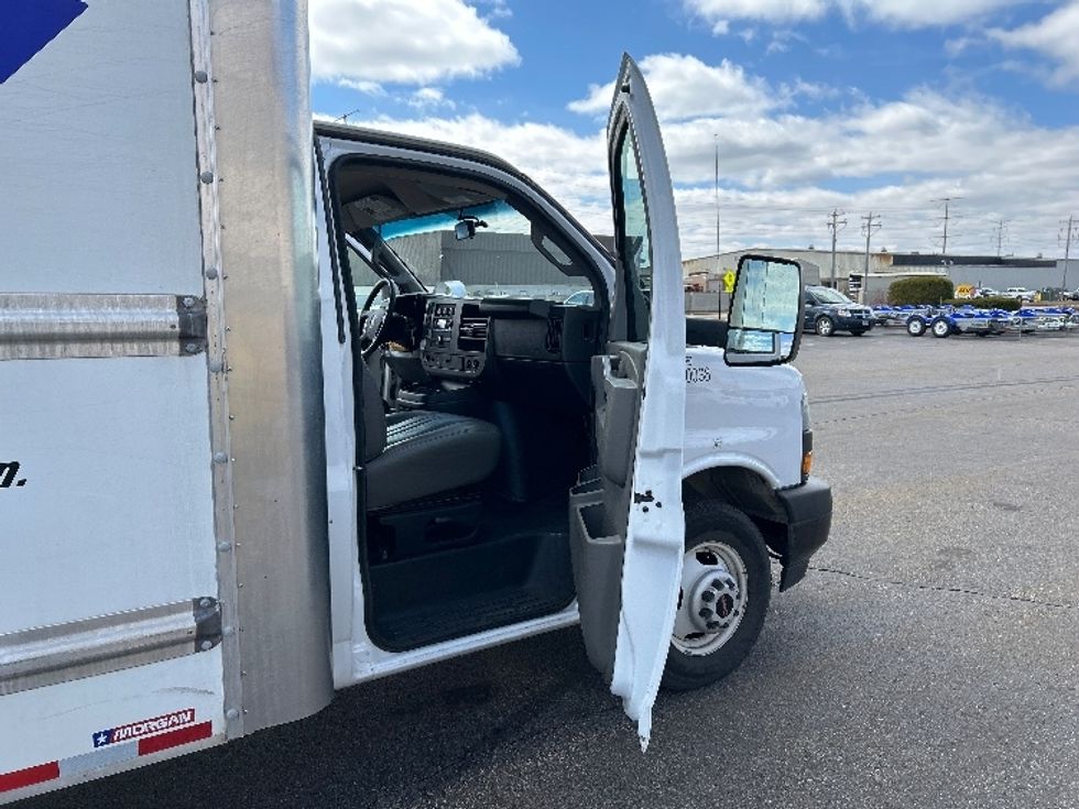 Light Duty Box Truck-Light and Medium Duty Trucks-GMC-2023-Savana G33903-Milwaukee-WI-86,334\n\t\tmiles-$ 37,000 - Image 20