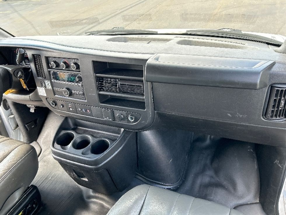 Light Duty Box Truck-Light and Medium Duty Trucks-GMC-2023-Savana G33903-Milwaukee-WI-86,334\n\t\tmiles-$ 37,000 - Image 21