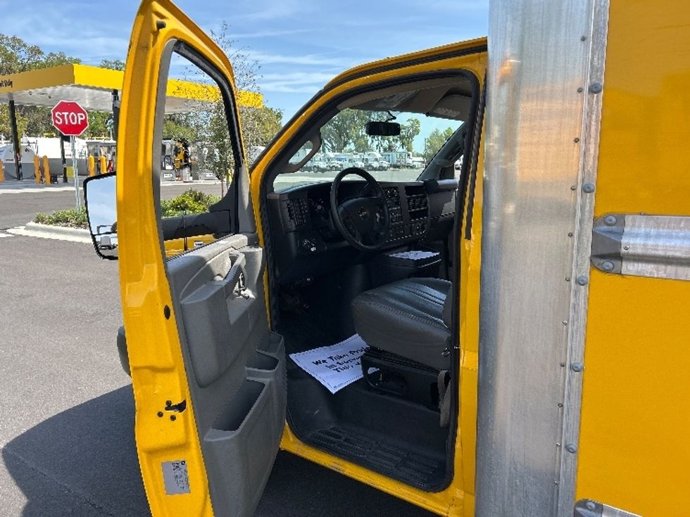 Light Duty Box Truck-Light and Medium Duty Trucks-GMC-2023-Savana G33903-Ocala-FL-54,642\n\t\tmiles-$ 40,250 - Image 16