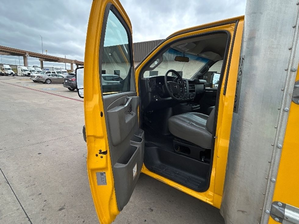 Light Duty Box Truck-Light and Medium Duty Trucks-GMC-2023-Savana G33903-Odessa-TX-157,344\n\t\tmiles-$ 19,750 - Image 16