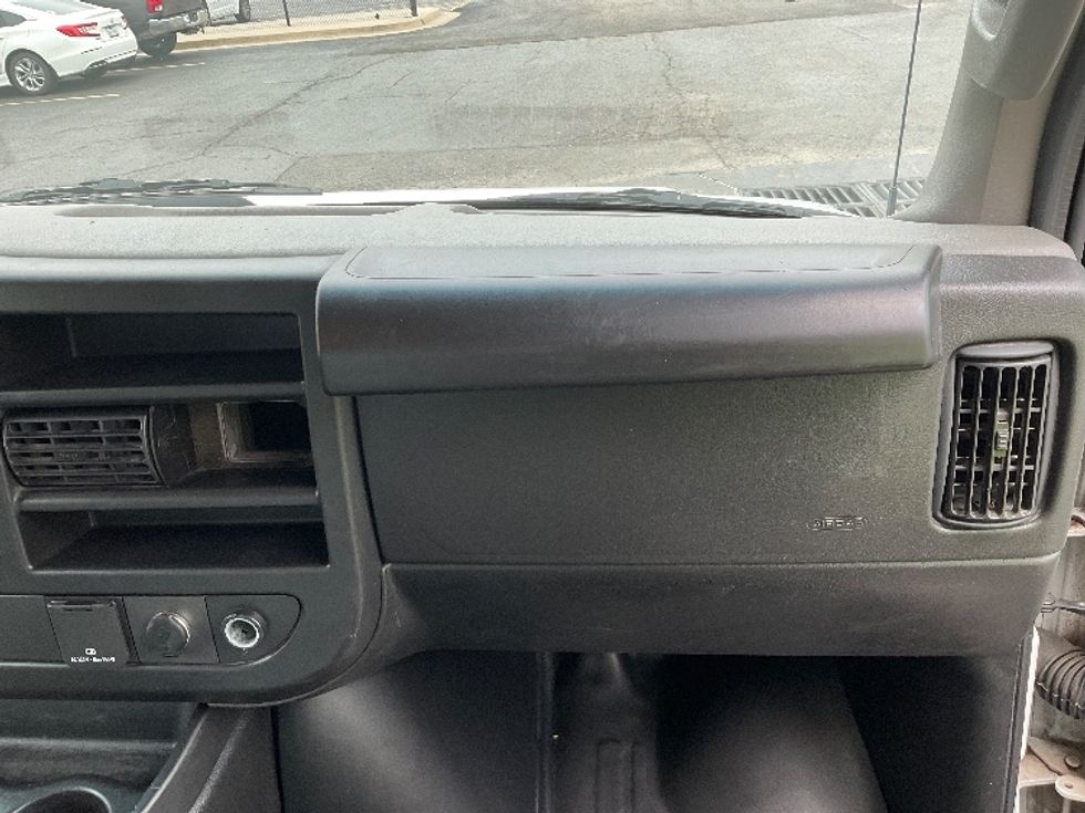 Light Duty Box Truck-Light and Medium Duty Trucks-GMC-2023-Savana G33903-Oklahoma City-OK-49,873\n\t\tmiles-$ 44,000 - Image 18