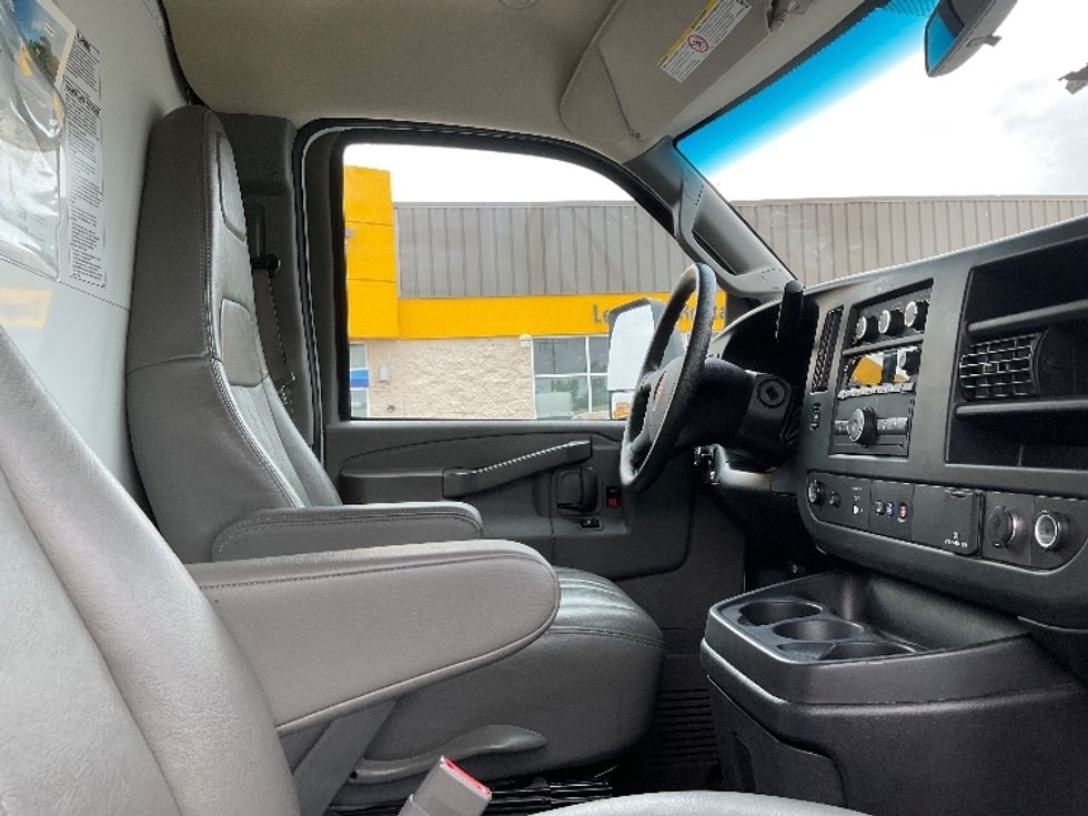Light Duty Box Truck-Light and Medium Duty Trucks-GMC-2023-Savana G33903-Oklahoma City-OK-49,873\n\t\tmiles-$ 44,000 - Image 19