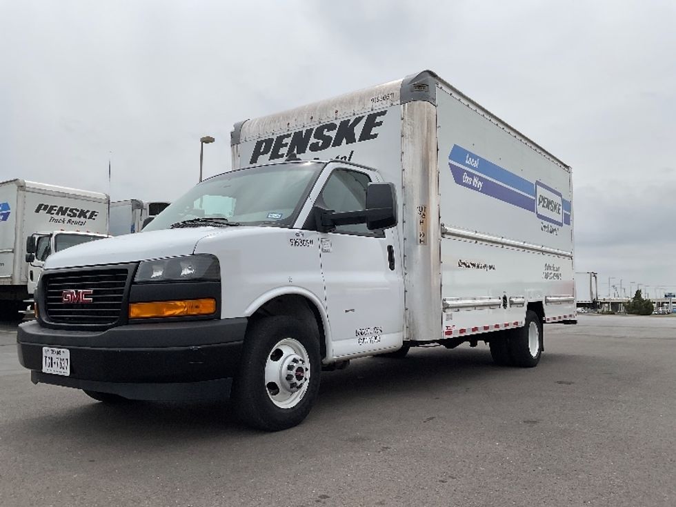 Light Duty Box Truck-Light and Medium Duty Trucks-GMC-2023-Savana G33903-Oklahoma City-OK-49,873\n\t\tmiles-$ 44,000 - Image 3