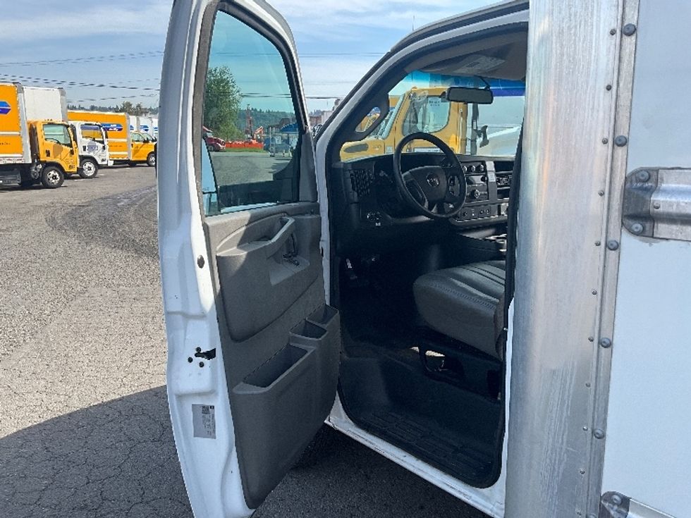 Light Duty Box Truck-Light and Medium Duty Trucks-GMC-2023-Savana G33903-Pasco-WA-56,739\n\t\tmiles-$ 41,000 - Image 16