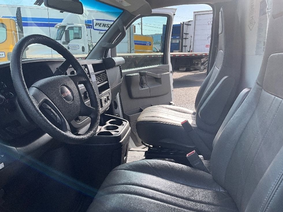 Light Duty Box Truck-Light and Medium Duty Trucks-GMC-2023-Savana G33903-Pasco-WA-56,739\n\t\tmiles-$ 41,000 - Image 19