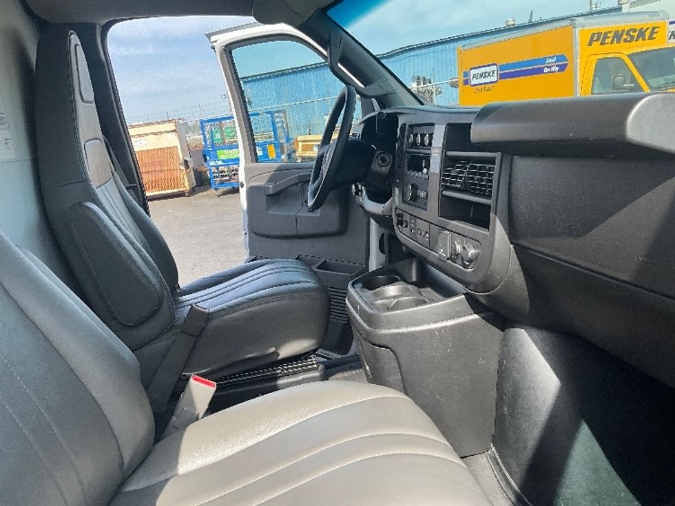 Light Duty Box Truck-Light and Medium Duty Trucks-GMC-2023-Savana G33903-Pasco-WA-56,739\n\t\tmiles-$ 41,000 - Image 22