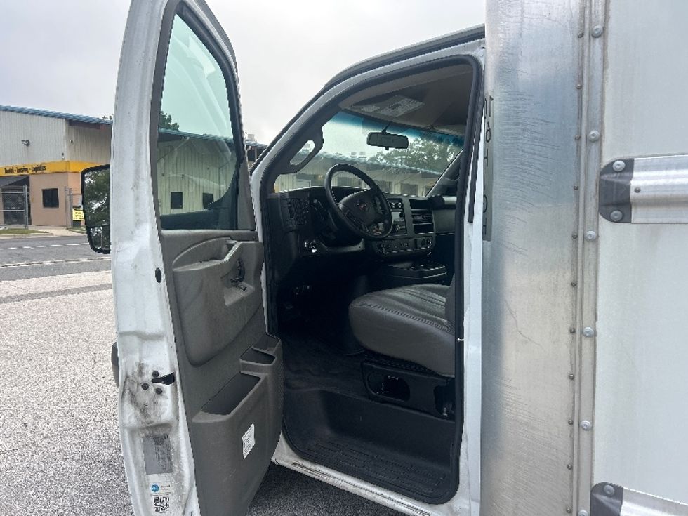 Light Duty Box Truck-Light and Medium Duty Trucks-GMC-2023-Savana G33903-Pensacola-FL-153,970\n\t\tmiles-$ 22,000 - Image 16